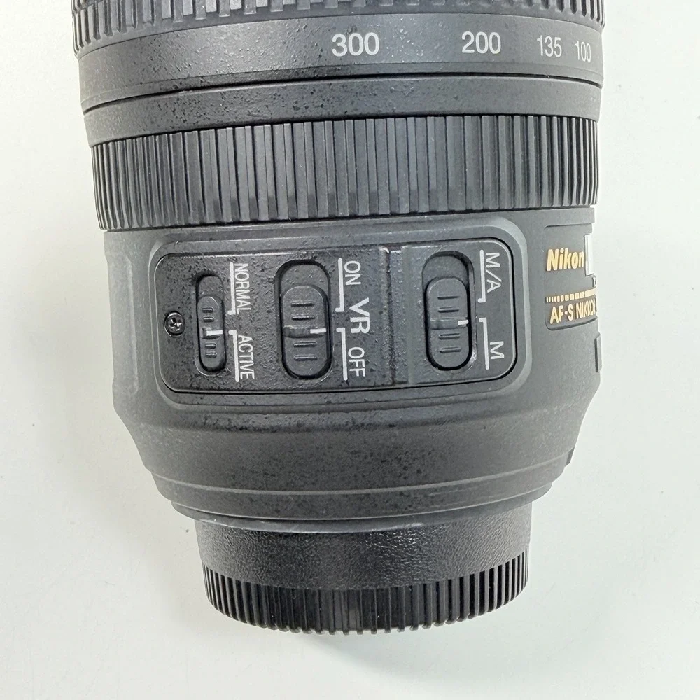 Nikon Nikkor AF-S 70-300mm f4.5-5.6 G ED VR Lens w/ Caps Case Filter Hood [Mint]